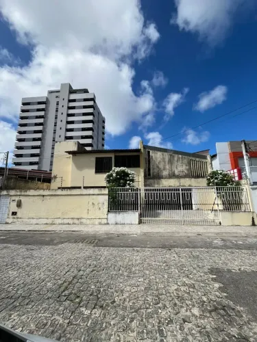 CASA COM CINCO QUARTOS À VENDA, SITUADA NA TV. LUIZ ALVES DE OLIVEIRA FILHO - BAIRRO SALGA