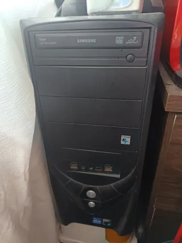 Computador compreto com munitor
