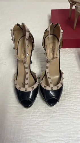 Sapato Valentino elegante salto 15, usado. Super chic