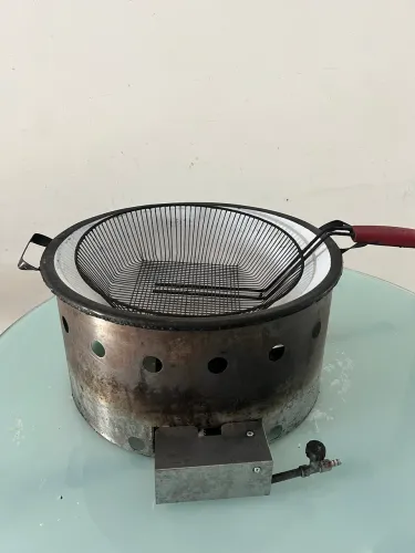 Fritadeira com tacho e cesto a gás 