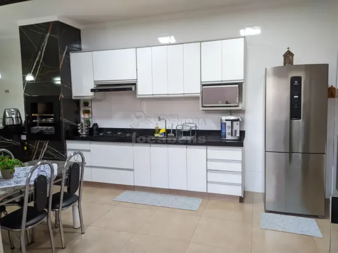 Casa para Locação ou Venda - Acabamento de Alto Padrão, Segurança e Excelente Localização