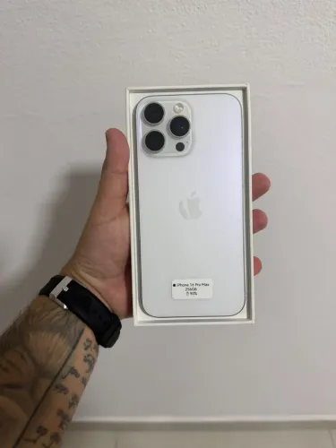 *Iphone 16 Pro Max* . *256Gb* . *90% Bateria* . *Semi novo*
