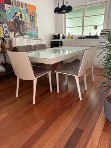 Mesa de jantar 1,80x1,00 + 6 cadeiras | Vidro temperado e tampo laqueado | Alto padrão