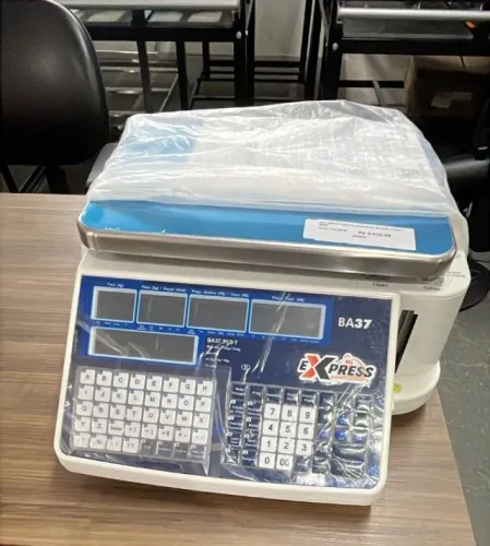 Balança com Etiquetadora Urano (Anselmo)