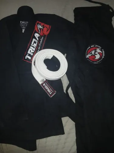 Kimono de jiu-jitsu preto