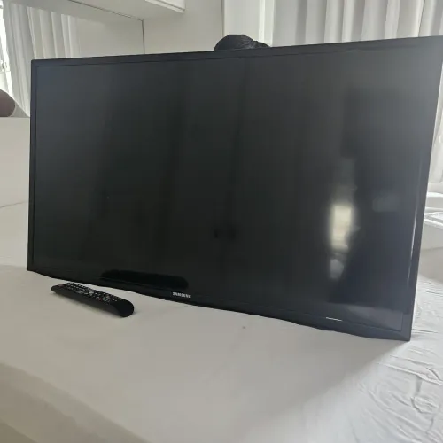 Vendo TV Samsung 40 polegadas. Smart antigo.. You Tube funcionando normalmente. 550,00