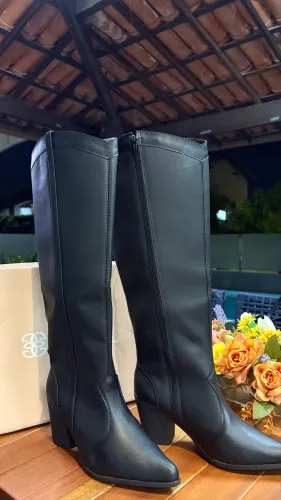 Bota de cano longo 38/39