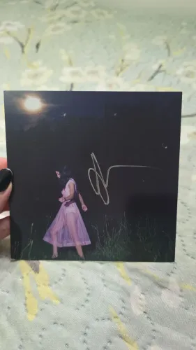 Card Autografado Olivia Rodrigo you seem pretty sad for a girl so in love