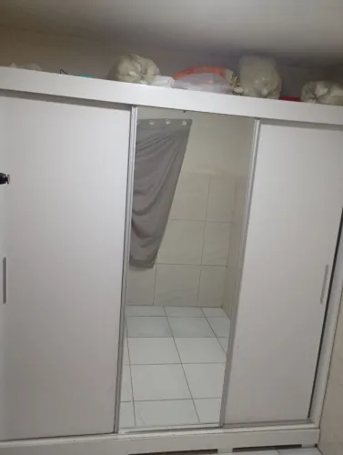 Vendo guarda roupa por que estou me mudando 