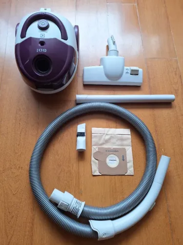 RESERVADO - Aspirador de pó Electrolux Go, usado, 110V, doação