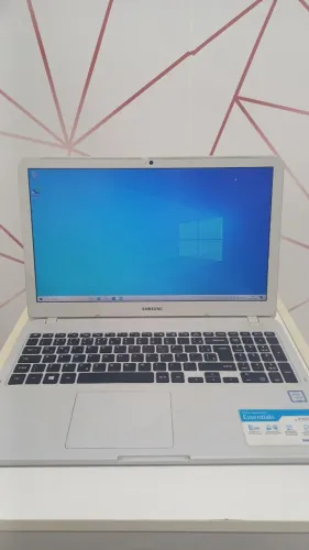 Notebook Samsung Essentials i3 7ª Geração | 4GB RAM | HD 1TB | Tela 15.6"