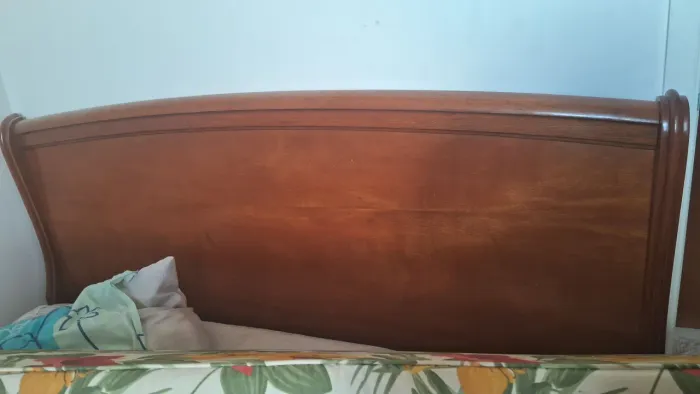 Cama queen com par de criado mudo