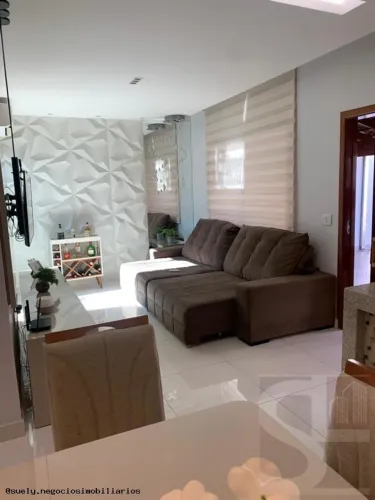 Casa para Venda em Uberlândia, Umuarama, 2 dormitórios, 1 suíte, 2 banheiros, 2 vagas