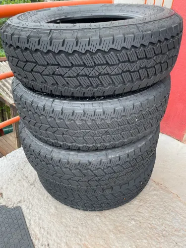 4 Pneus BRIDGESTONE 255/70 R17