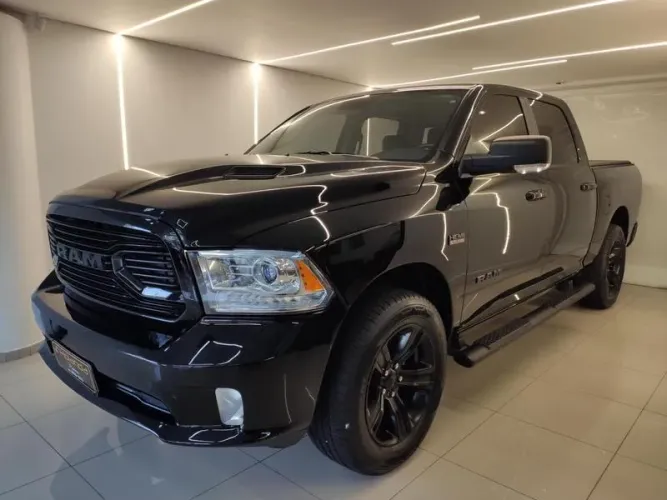 Ram Classic Laramie Night Edition 5.7 V8 16V Gasolina 4X4 Aut. 2022