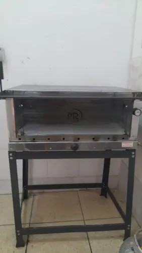 Forno Industrial a gás, 80x60, com pedra refratário e suporte pé, ideal para pizza e bolo.