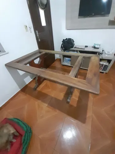 Mesa de jantar em madeira maciça- Sem vidro e sem cadeiras