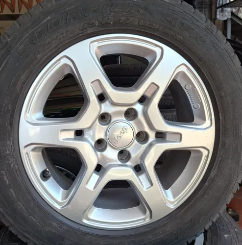 Jogo de rodas jeep prata com pneu