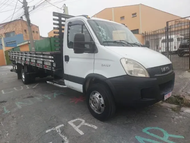 Iveco Daily 70c17 2013 Impecável