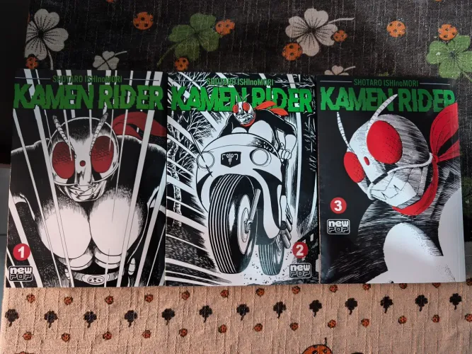 Mangá Kamen Rider usado e Kamen Rider Black lacrado