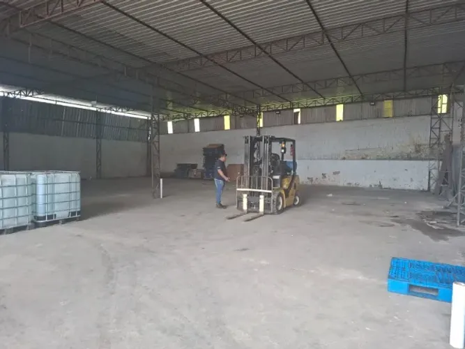 Galpão/Armazém 500m² c/ Doca / Escritório e Poço Artesiano no Parque das Laranjeiras 