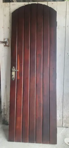 Vendo Portas e Janela de madeira maciça vernizada