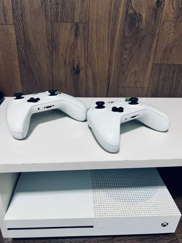 Vende-se Xbox One S