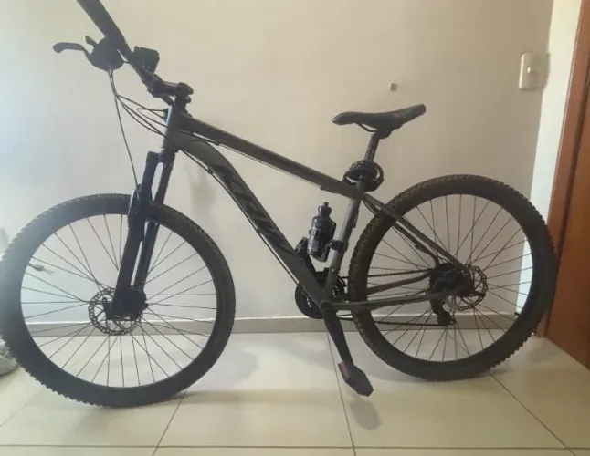 Bicicleta KRW - Leve e resistente nova com pouco uso - profissional para ciclistas