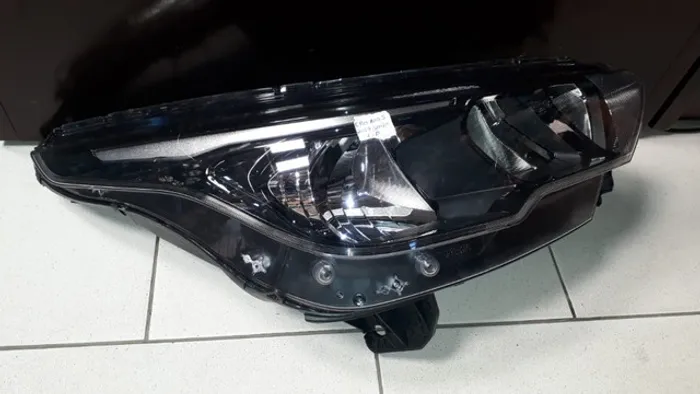 Farol direito Fiat Argo Cronos sem led