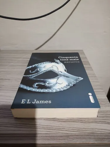 Trilogia 50 Tons de cinza. Suspense Romance. Novo. Com brinde 