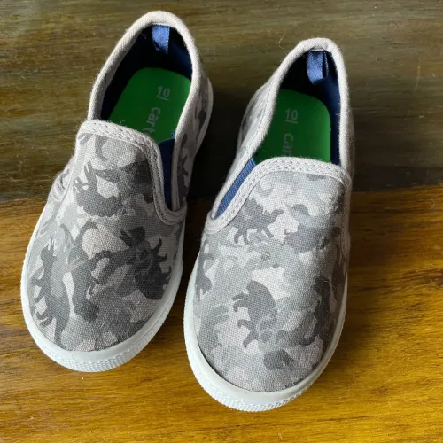 Tenis  modelo Slip on Dinossauros Carter's Tam 26