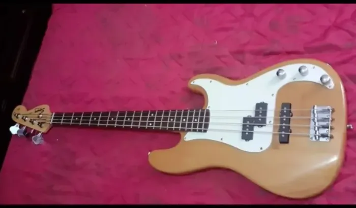 Baixo Squyer By Fender Califórnia Series