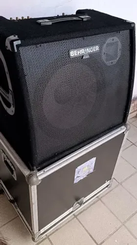Caixa amplificada Behringer K3000FX 15 polegadas