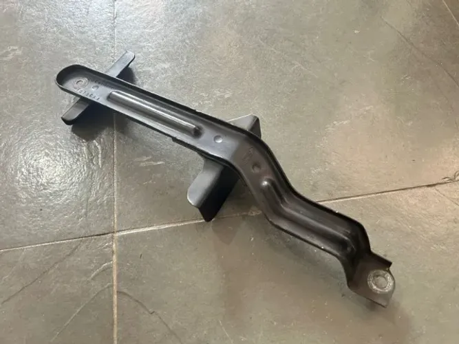 Trava de Bateria - Ford Fusion 2006/2009 USADO