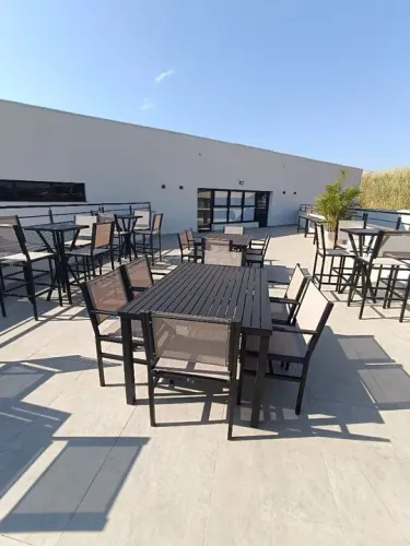 Conjunto de mesa e cadeiras para área externa