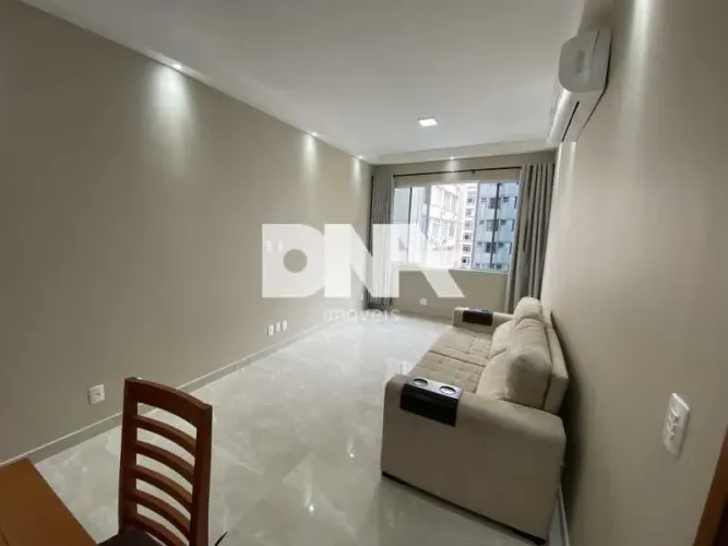Apartamento - / Residencial / Copacabana