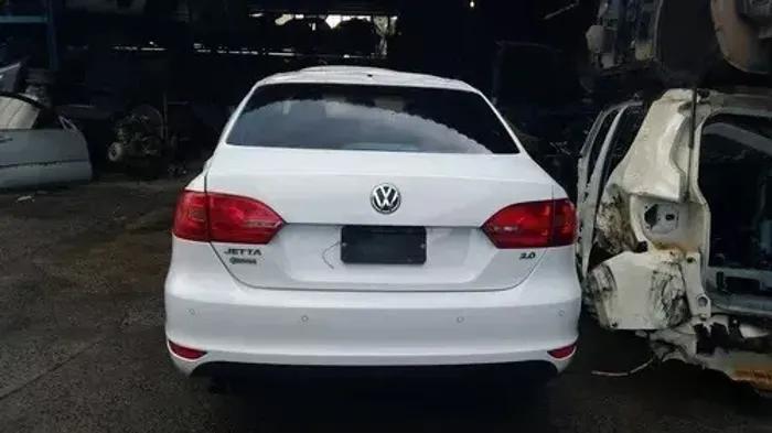 Jetta 2.0 2014 Alternador Capo Lanterna Farol Motor Porta Airbag Retrovisor Sucata