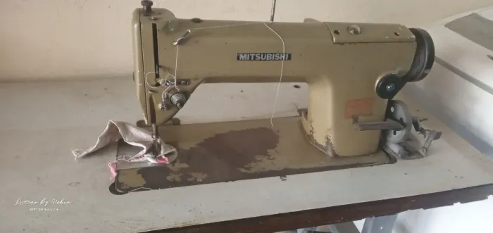 Máquina de costura industrial Mitsubishi