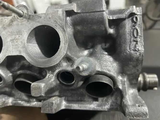 Cabeçote de Peugeot 1.4 8v revisado