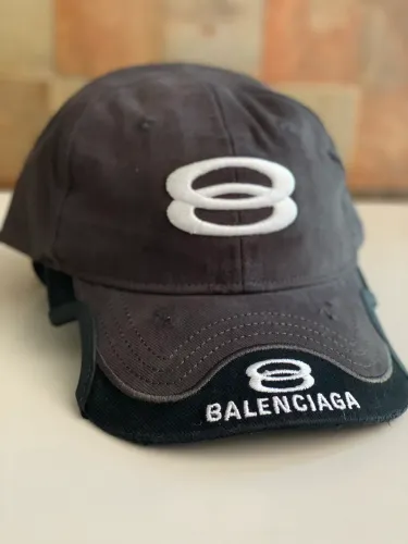 Boné Balenciaga Impecável 