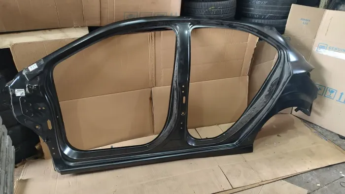 Lateral externa esquerda GM Onix Hatch 2017 2019 original nova detalhe CD 313