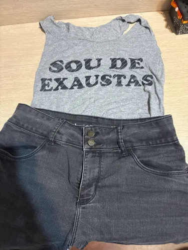 Shorts Jeans e Regata Estampada