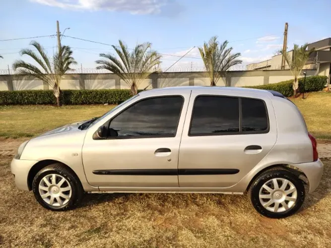 Renault Clio Hi-flex 1.0 16V 5P 2011