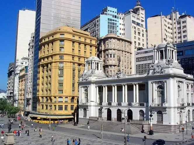 Av. Treze de Maio 33, sala 3102