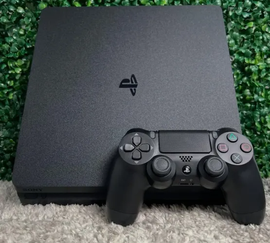PS4 slim 1 TB sem marcas de uso.