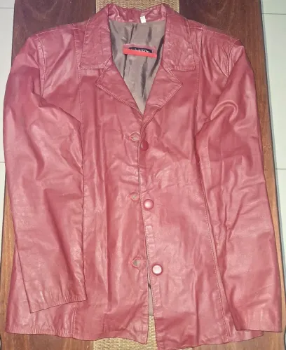 Casaco Feminino  em Couro legítimo 