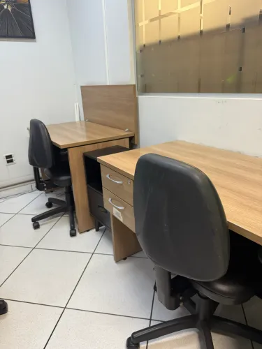 MESA COM CADEIRA PARA ESCRITÓRIO PLANEJADO SO R$400,00