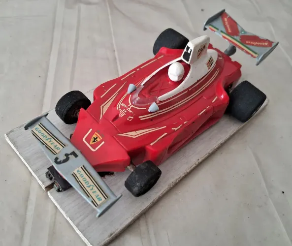 Vendo carro de autorama estrela Ferrari década de 70