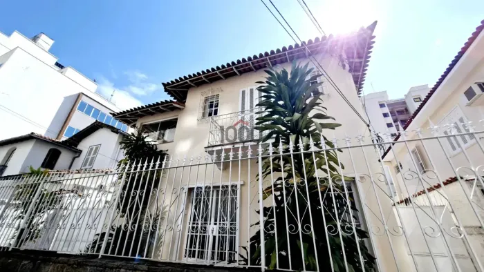 Casa 8 quartos - Centro