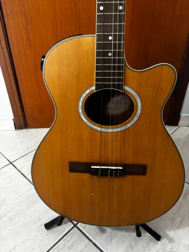 Violão elétrico novinho, suporte e capa para transportar